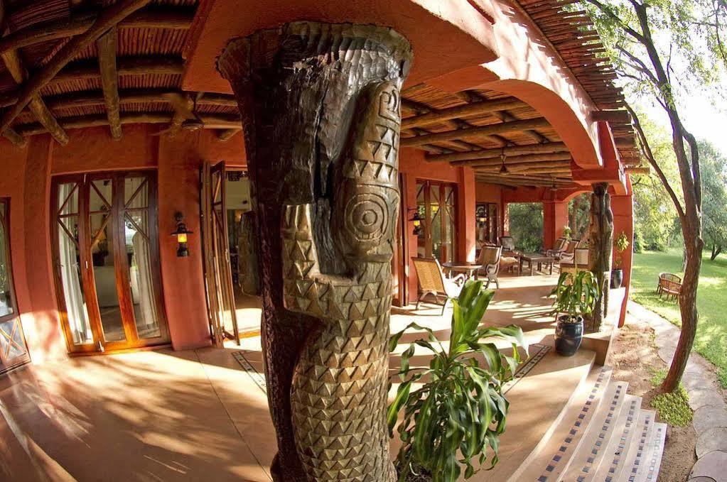 Sanctuary Chobe Chilwero Hotell Kasane Exteriör bild